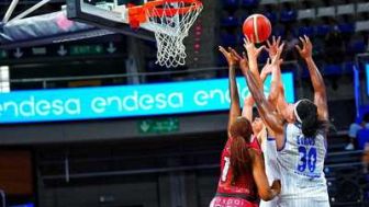 imagen: Baloncesto - Supercopa femenina de baloncesto: Perfumerías Avenida-Valencia Basket